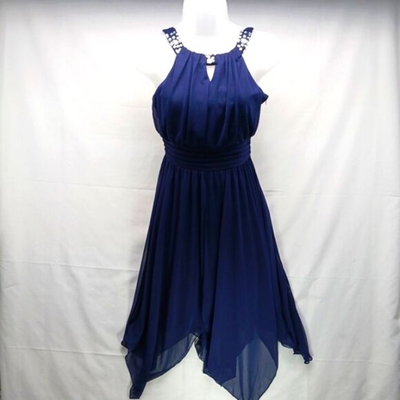 Tween Diva Sleeveless Jewele Accent U-Neckline Ball Gown Girls 16. Blue.........